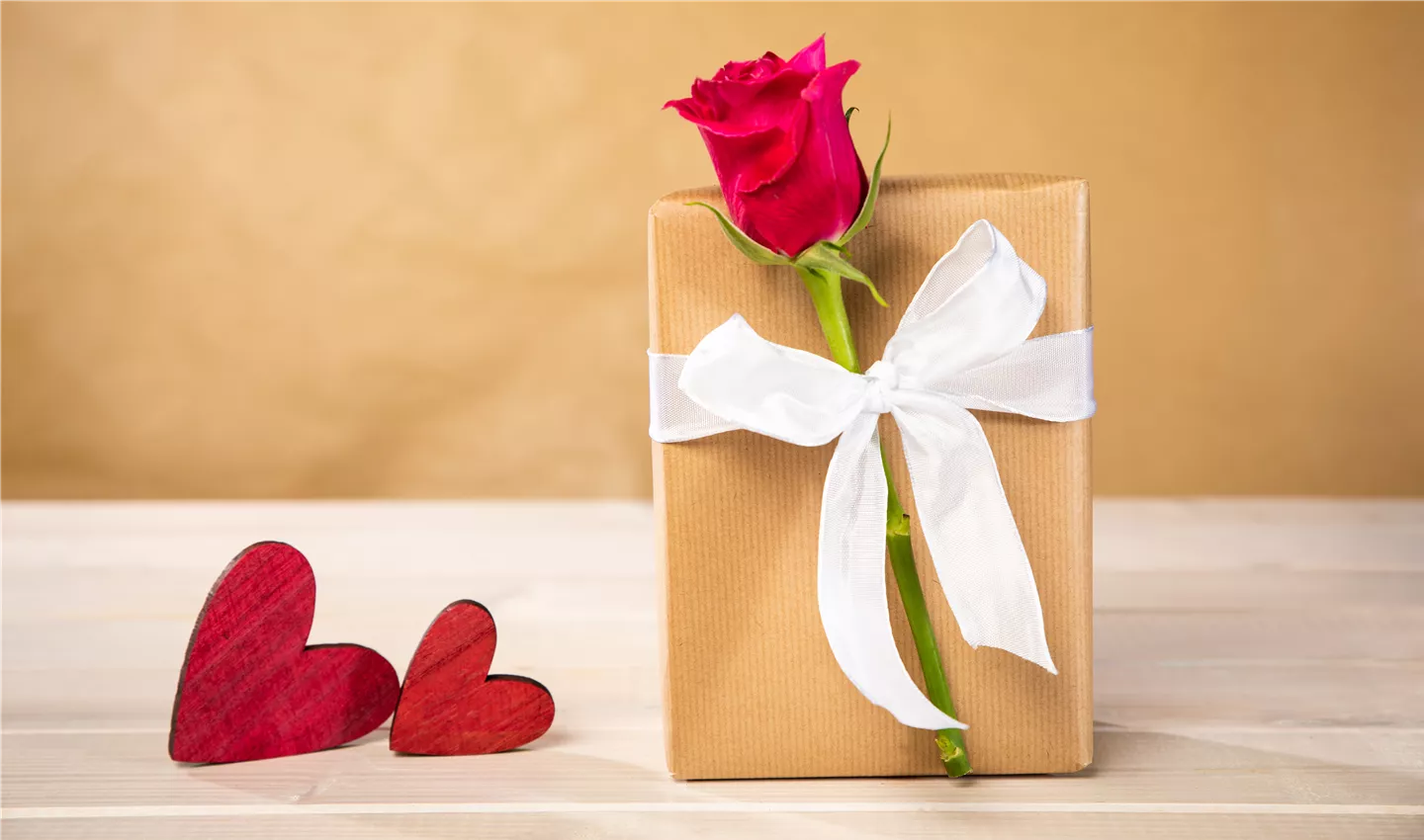 Valentinstag - Rose auf Geschenk